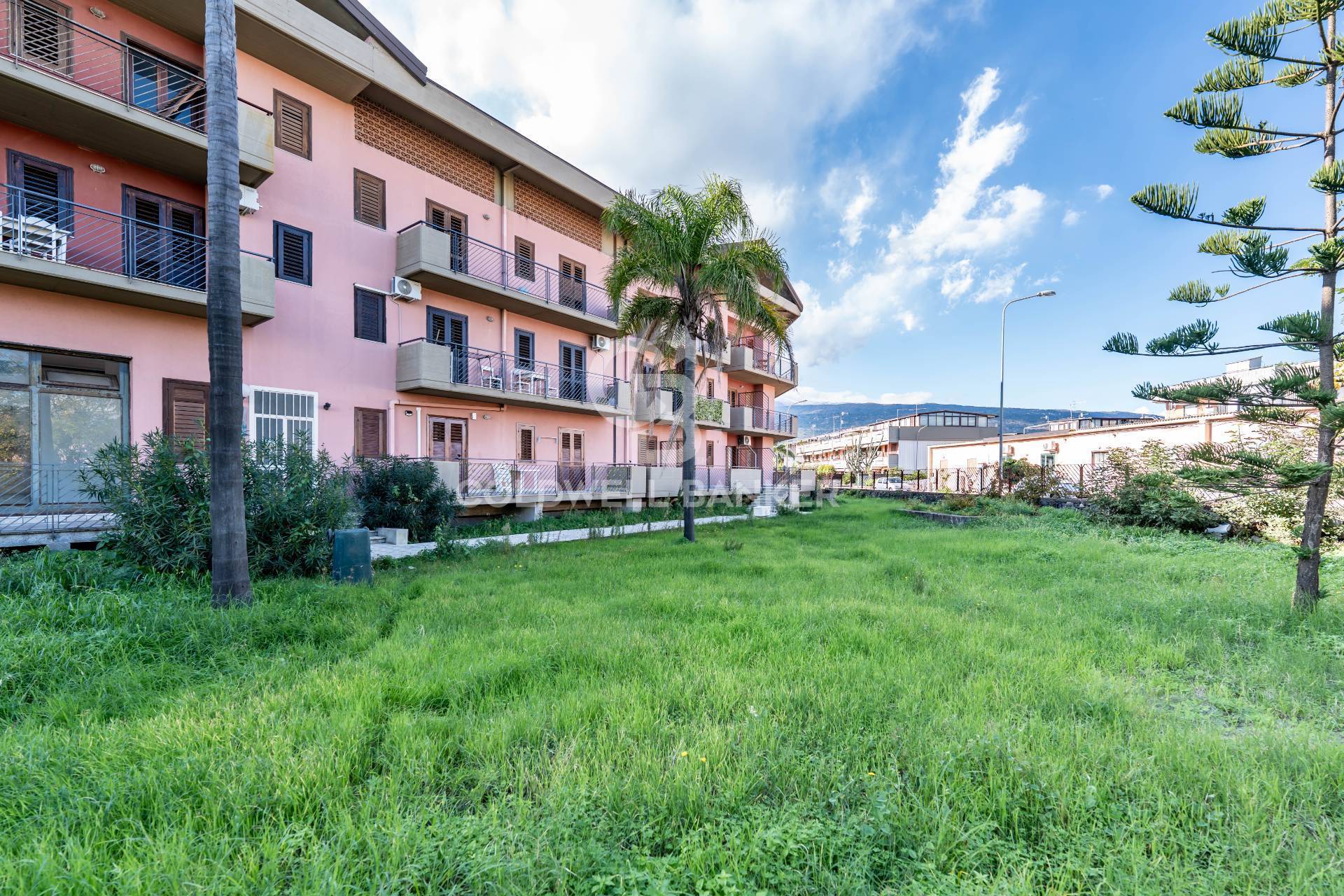 Immagine 16 di Appartamento in vendita  in VIA SPIAGGIA 111 a San Gregorio Di Catania