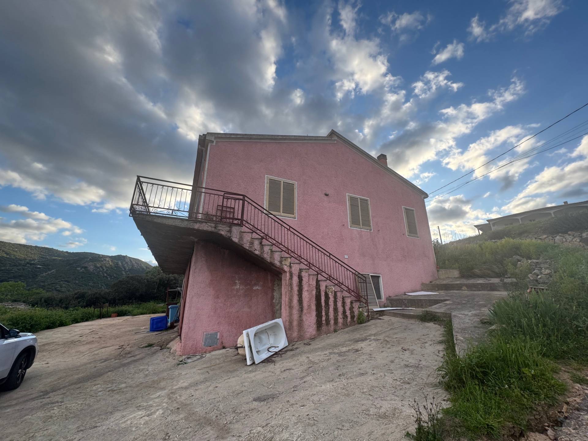 Immagine 4 di Villa in vendita  in Berchiddeddu FRAZ. SOS CODDOS a Aggius