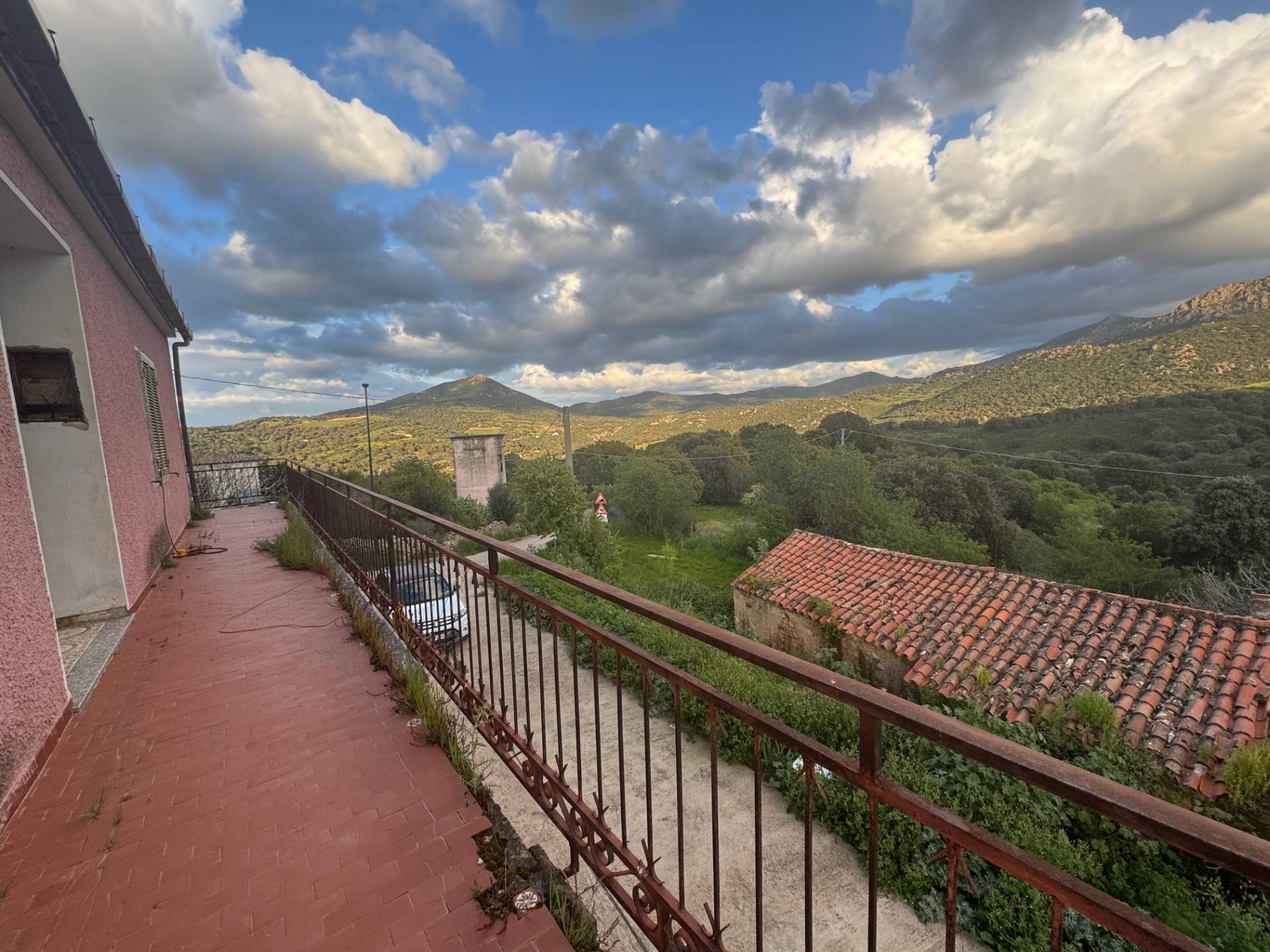 Immagine 3 di Villa in vendita  in Berchiddeddu FRAZ. SOS CODDOS a Aggius