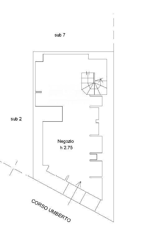 Immagine 14 di Locale commerciale in affitto  in Corso Umberto I 39 a Acireale