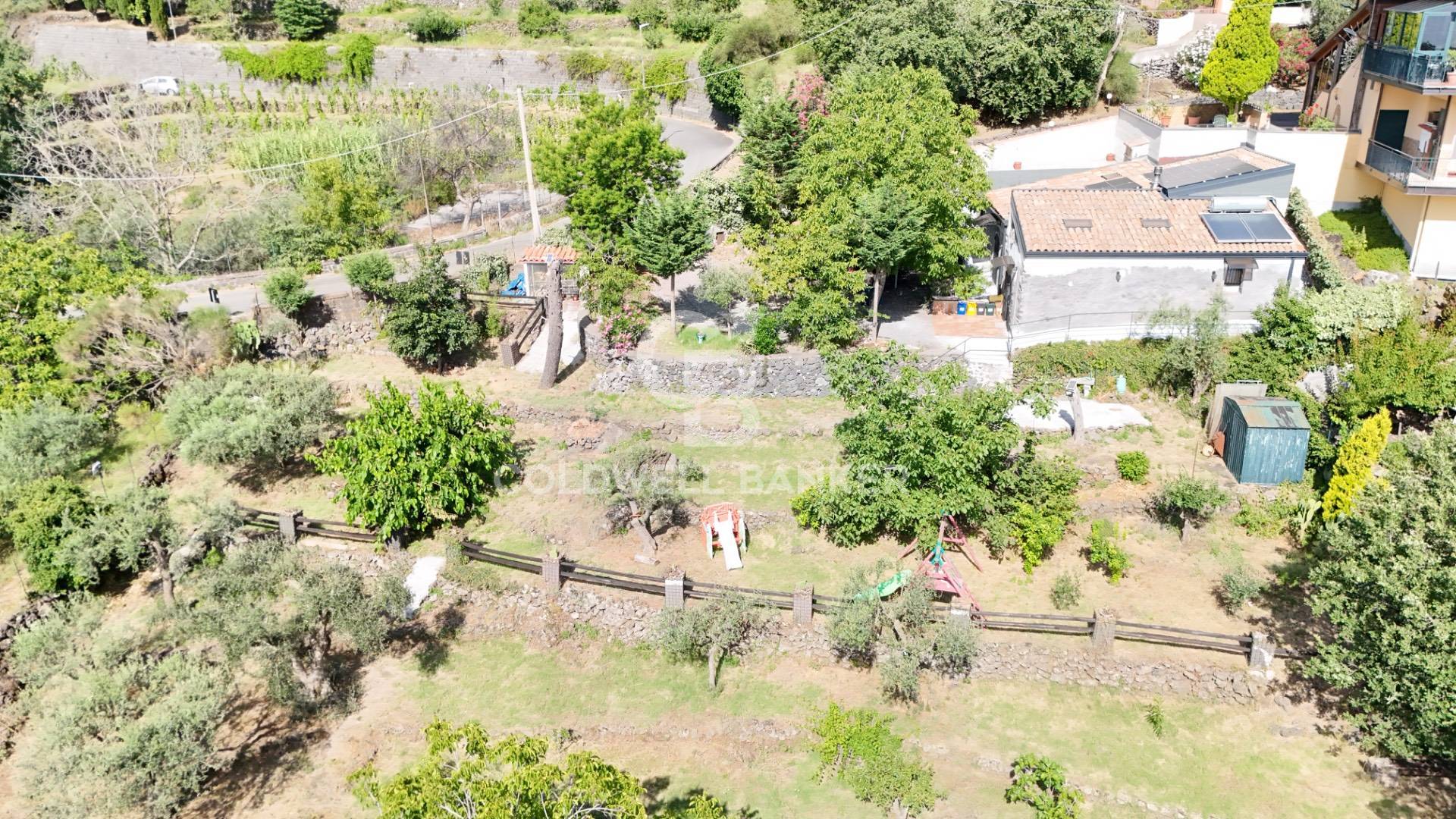 Immagine 1 di Villa in vendita  in via vena a Piedimonte Etneo