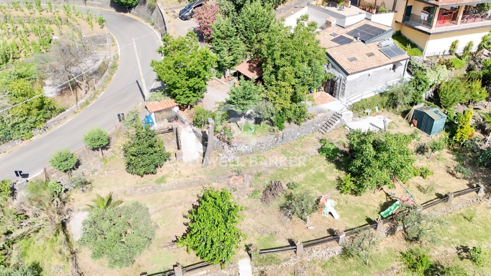 Immagine 14 di Villa in vendita  in via vena a Piedimonte Etneo