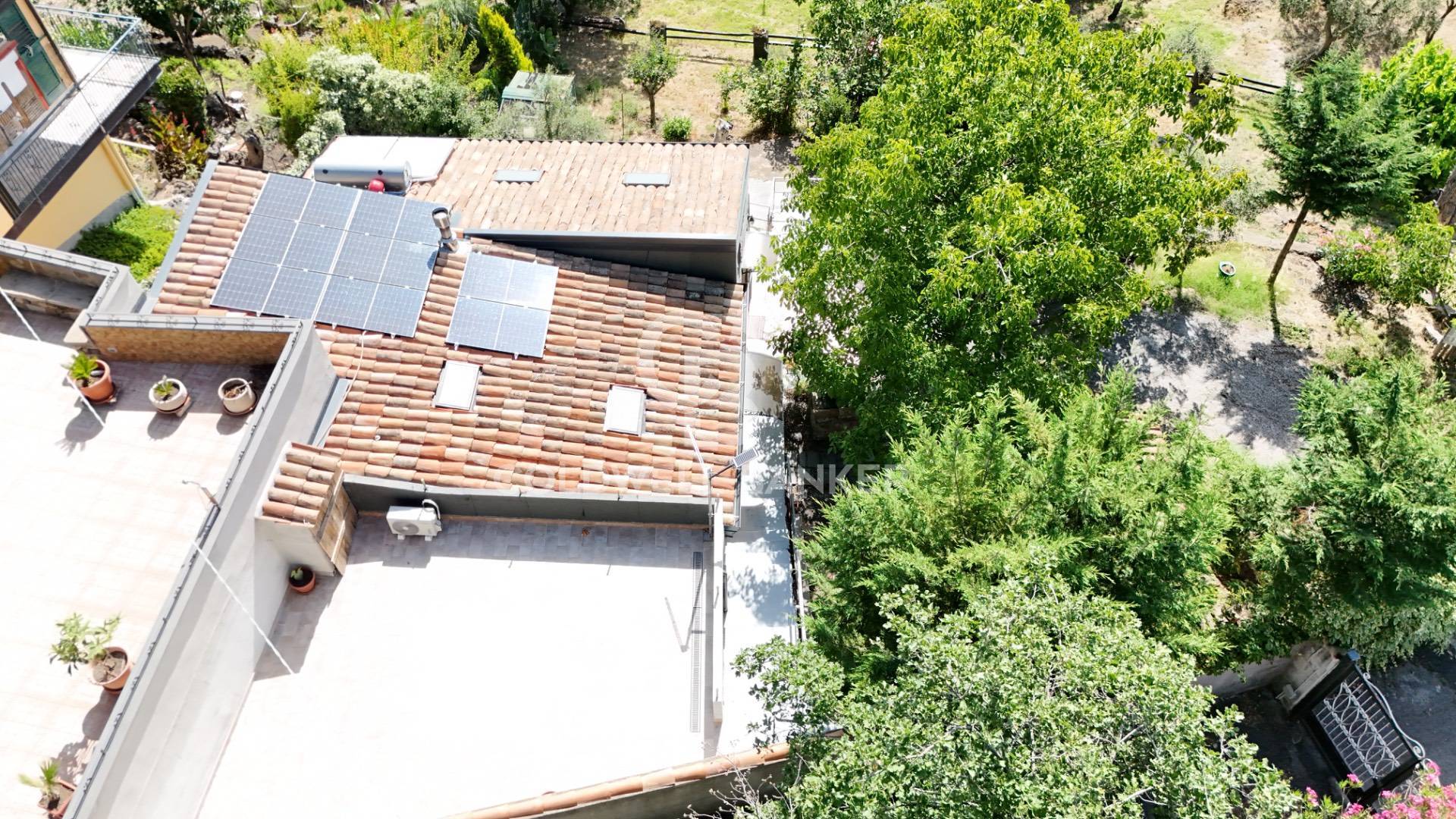 Immagine 6 di Villa in vendita  in via vena a Piedimonte Etneo