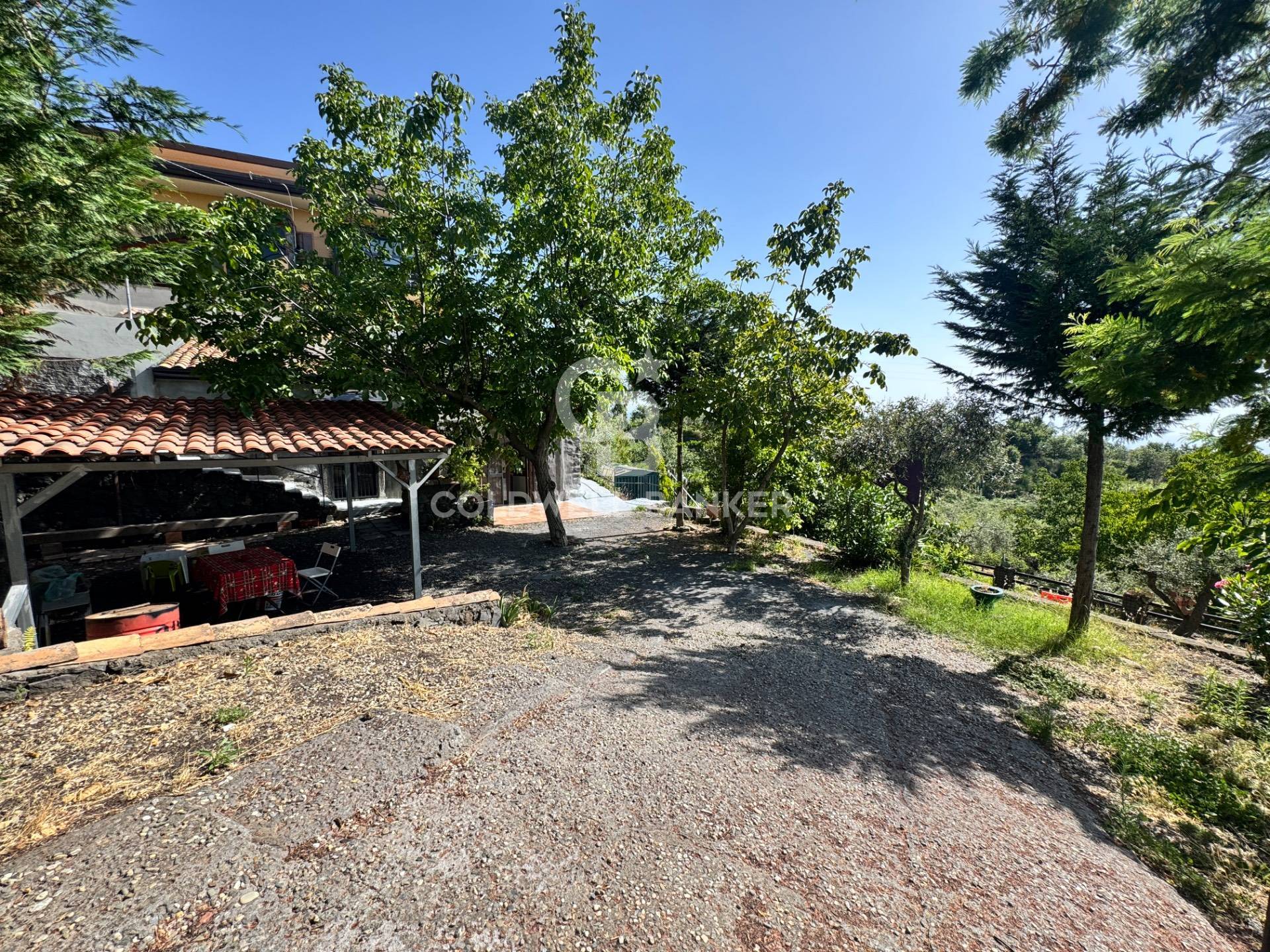 Immagine 2 di Villa in vendita  in via vena a Piedimonte Etneo