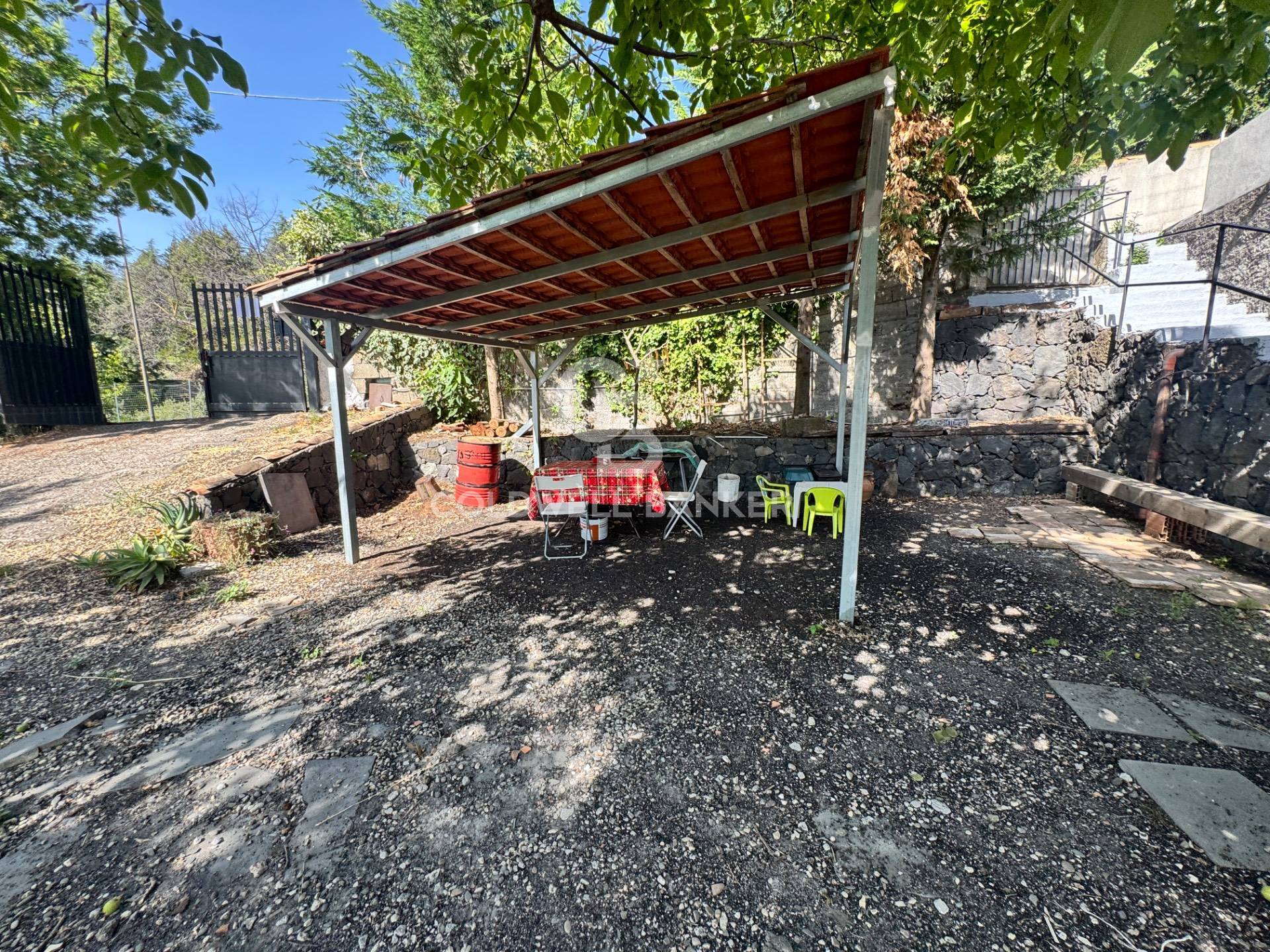 Immagine 5 di Villa in vendita  in via vena a Piedimonte Etneo