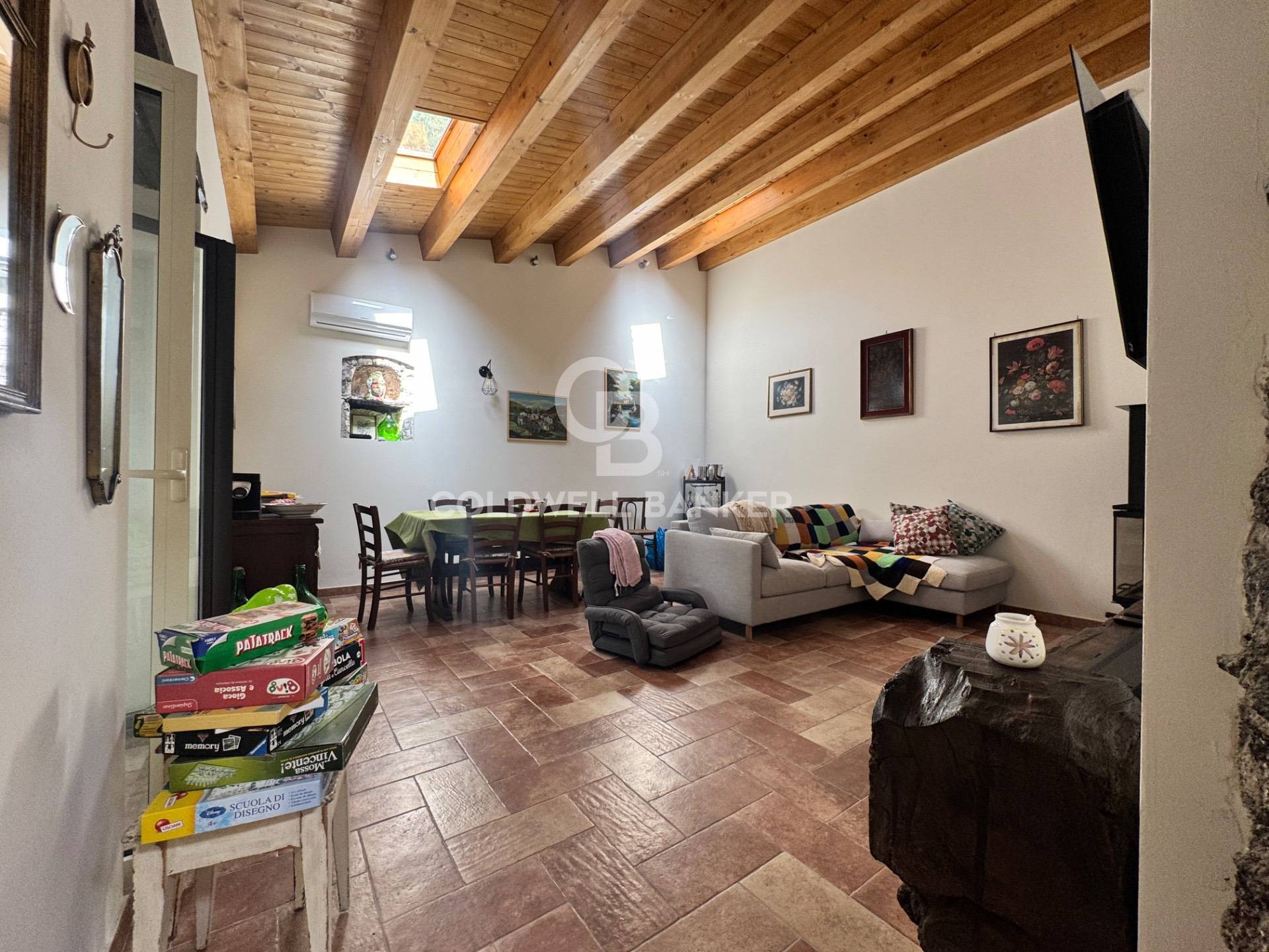 Immagine 17 di Villa in vendita  in via vena a Piedimonte Etneo