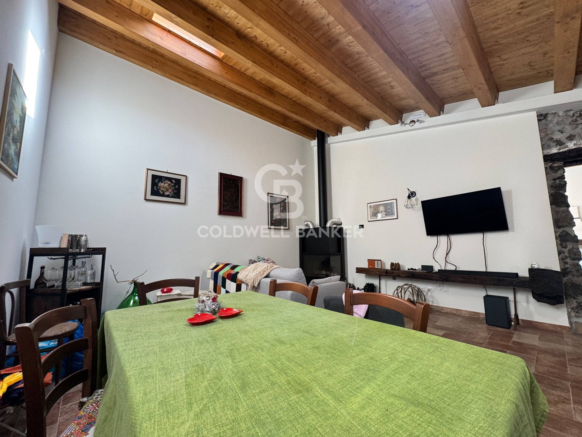 Immagine 18 di Villa in vendita  in via vena a Piedimonte Etneo