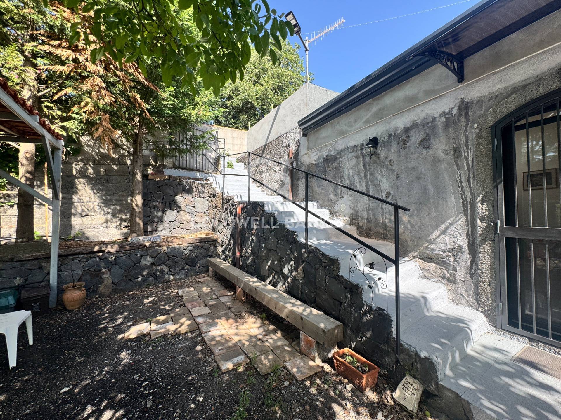 Immagine 23 di Villa in vendita  in via vena a Piedimonte Etneo