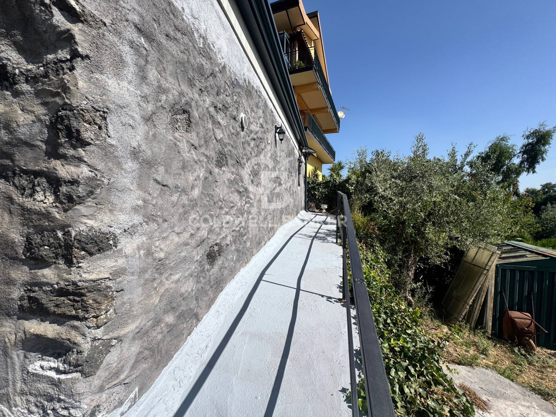 Immagine 26 di Villa in vendita  in via vena a Piedimonte Etneo