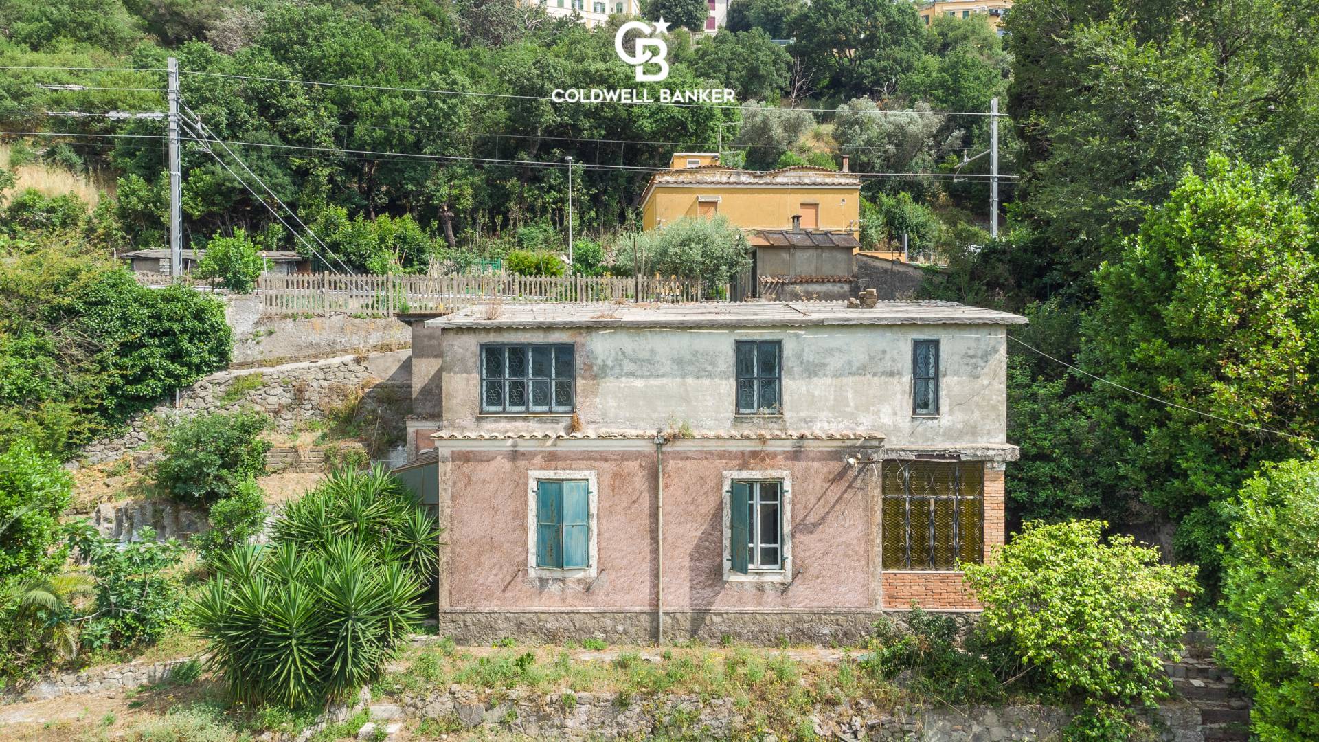 Immagine 3 di Villa in vendita  in Via Piano del Lago 7 a Castel Gandolfo