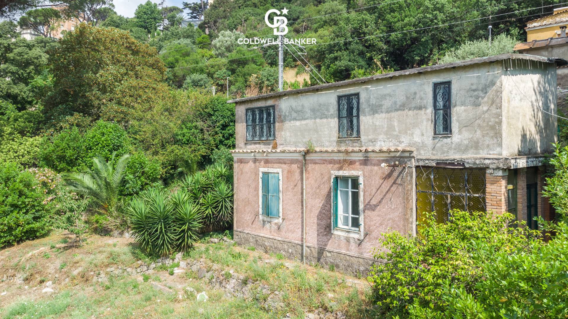 Immagine 4 di Villa in vendita  in Via Piano del Lago 7 a Castel Gandolfo
