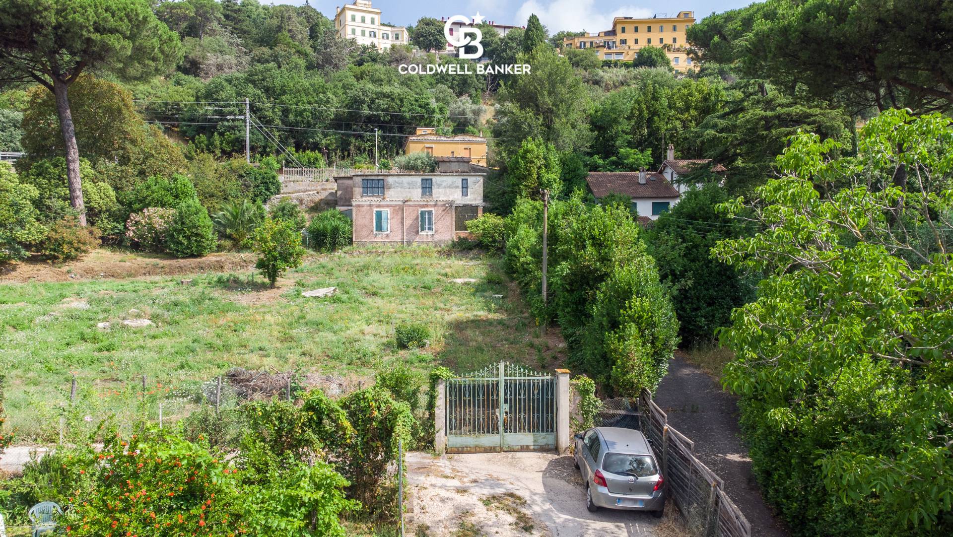 Immagine 6 di Villa in vendita  in Via Piano del Lago 7 a Castel Gandolfo