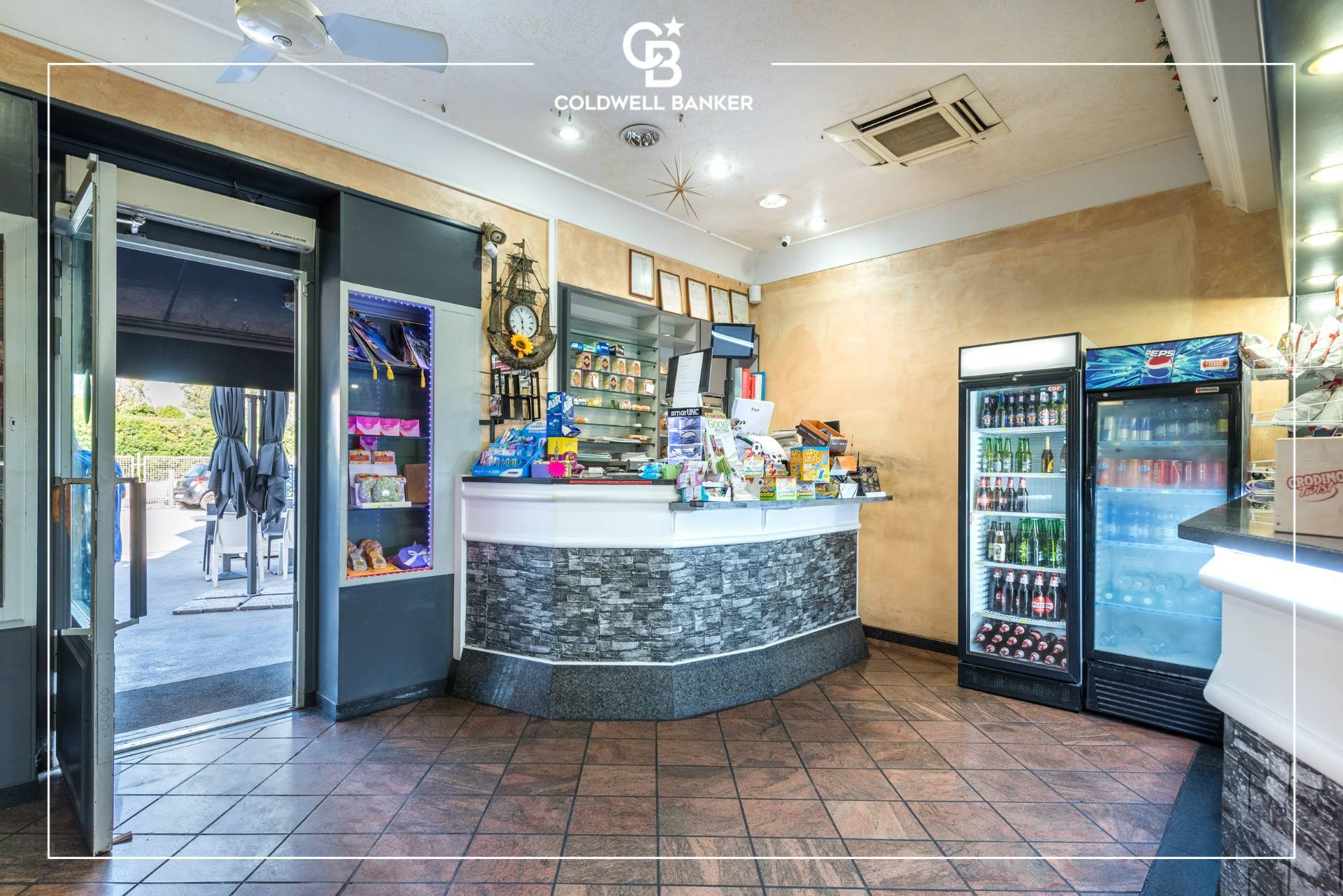 Immagine 9 di Locale commerciale in vendita  in Via Torre del Vescovo 1 a Pomezia