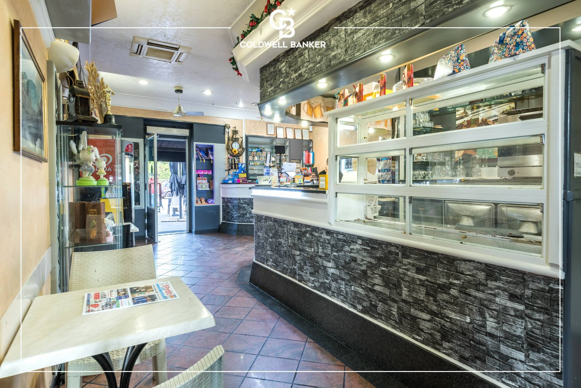 Immagine 10 di Locale commerciale in vendita  in Via Torre del Vescovo 1 a Pomezia