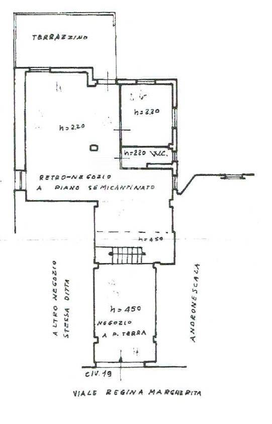 Immagine 22 di Locale commerciale in affitto  in Viale Regina Margherita 19 a Acireale