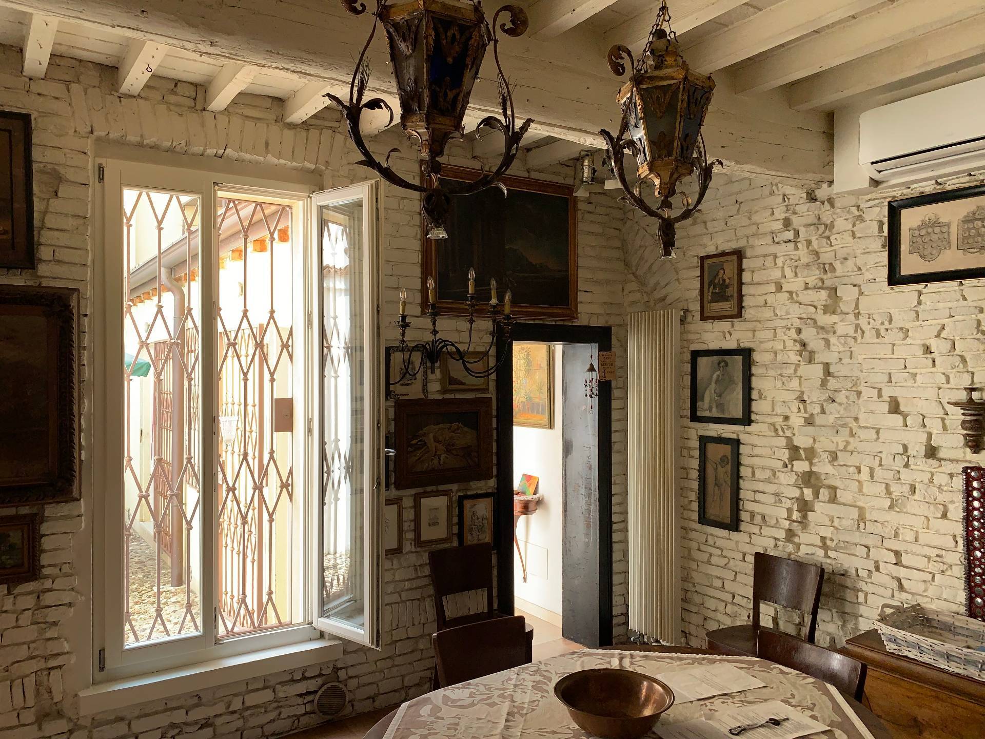 Immagine 4 di Casa indipendente in vendita  a Mantova