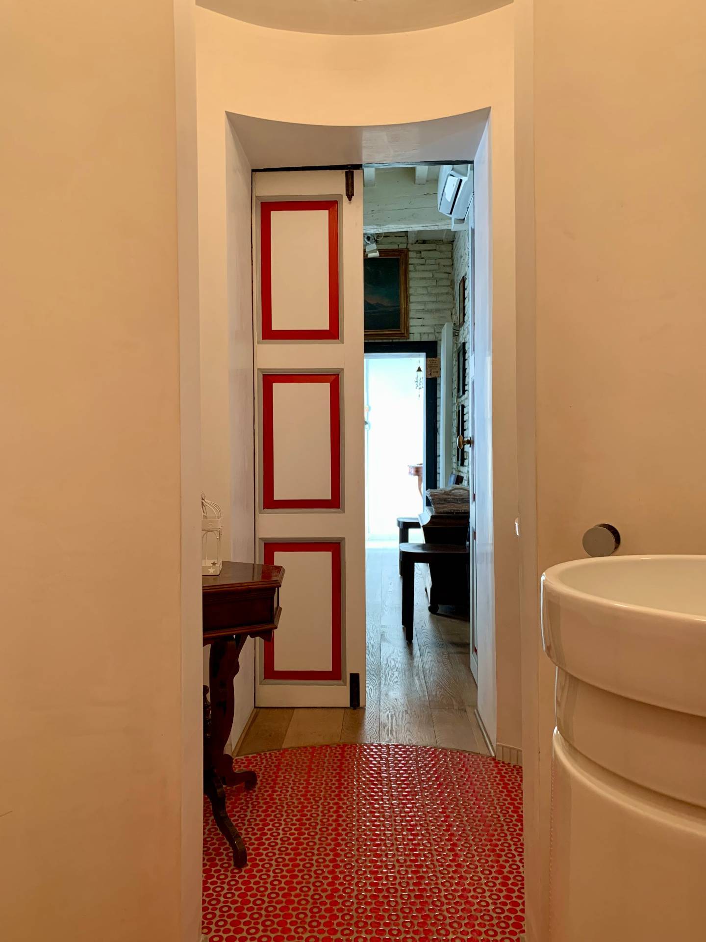 Immagine 11 di Casa indipendente in vendita  a Mantova