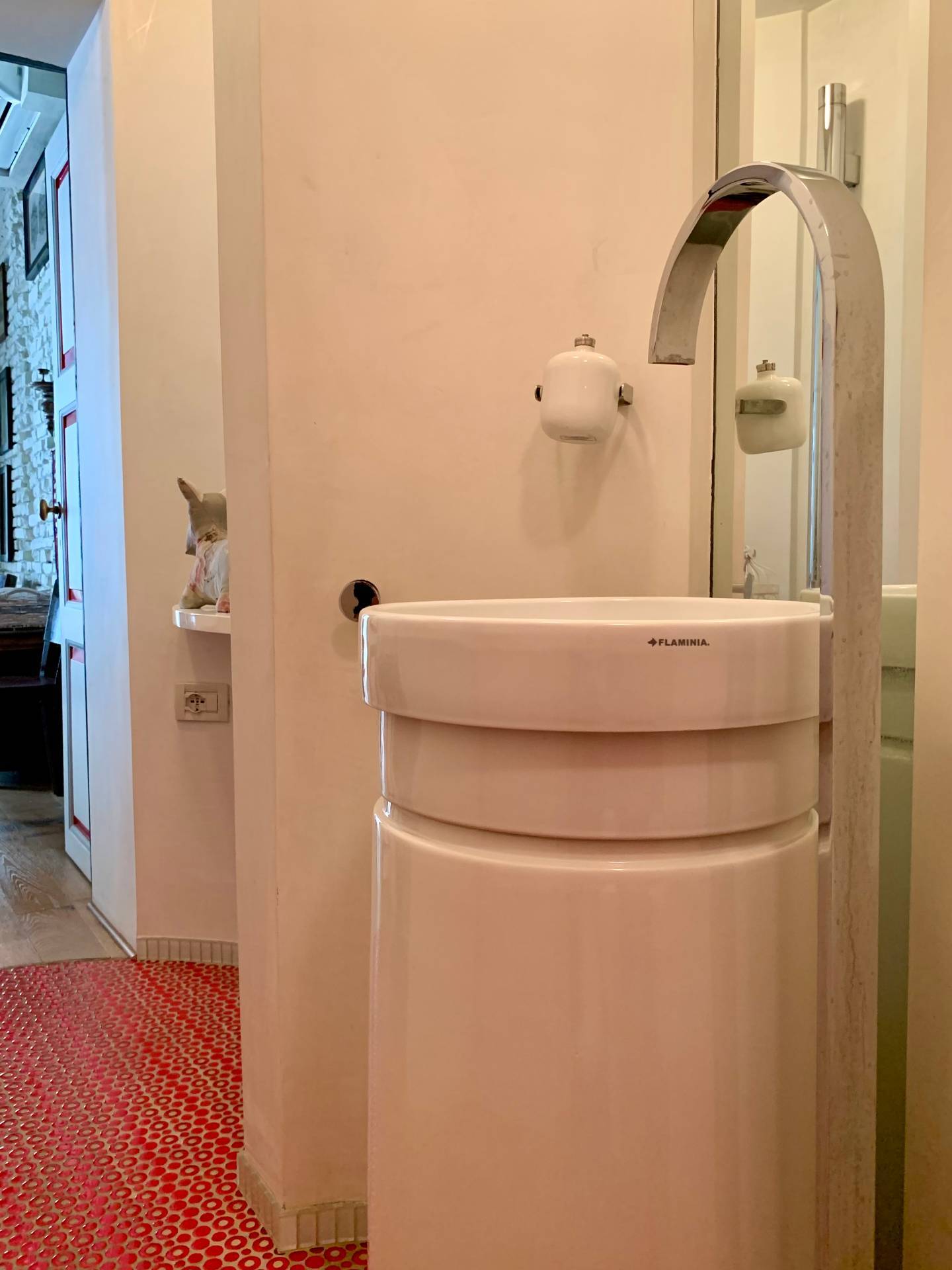 Immagine 12 di Casa indipendente in vendita  a Mantova