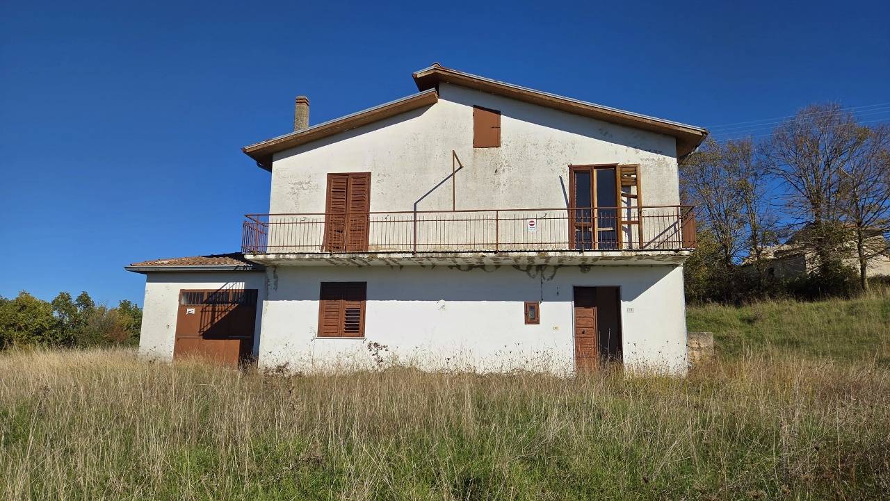 Immagine 11 di Casa indipendente in vendita  in Fossi a Andretta