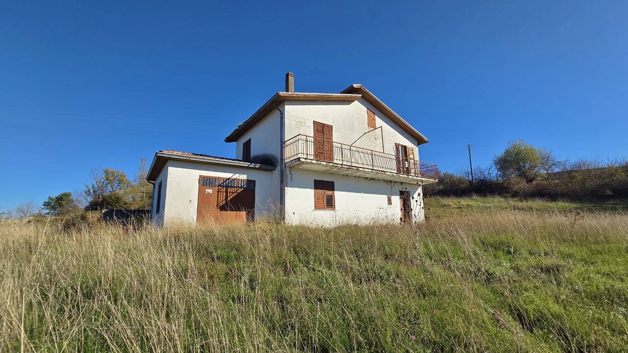 Immagine 12 di Casa indipendente in vendita  in Fossi a Andretta
