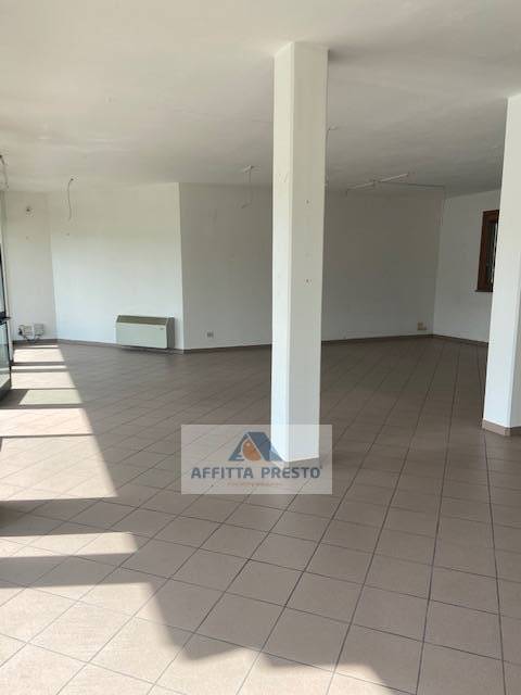 Immagine 4 di Attività commerciale in affitto  a San Miniato