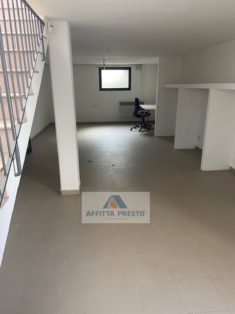 Immagine 5 di Attività commerciale in affitto  a San Miniato