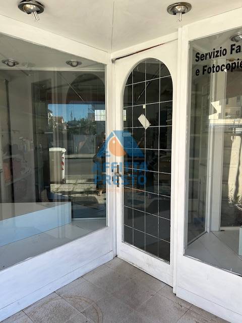 Immagine 4 di Negozio in affitto  a Empoli