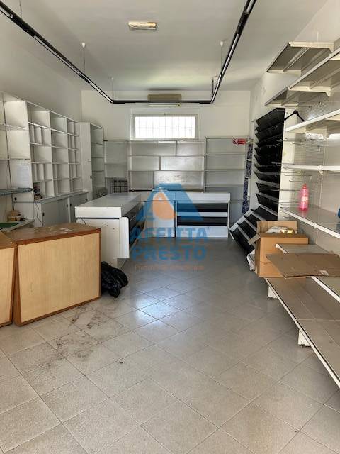 Immagine 1 di Negozio in affitto  a Empoli