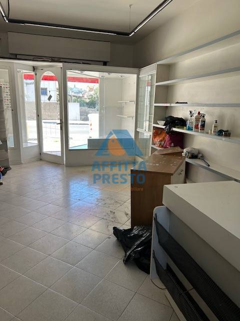 Immagine 2 di Negozio in affitto  a Empoli