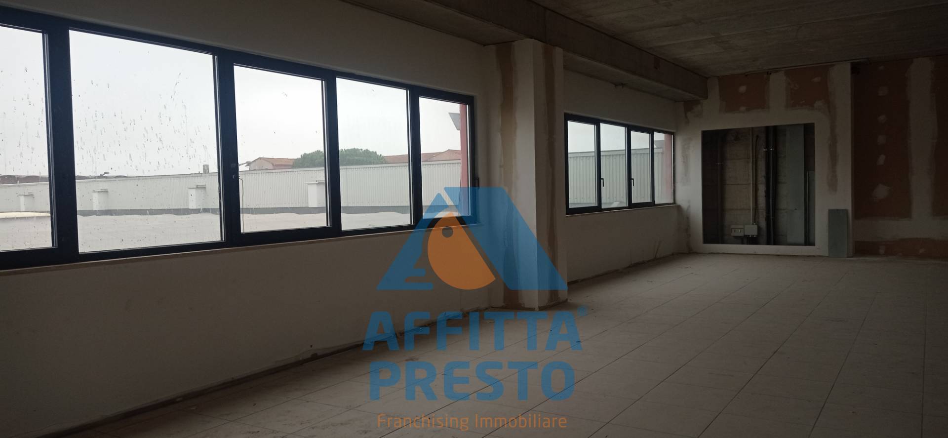 Immagine 2 di Ufficio in affitto  a Santa Croce Sull'arno