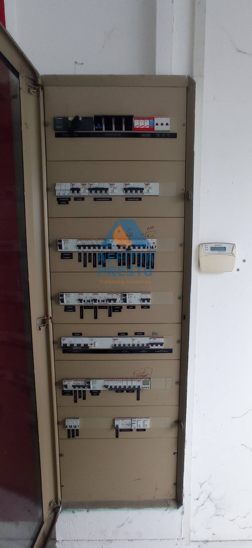 Immagine 7 di Attività commerciale in affitto  a Empoli