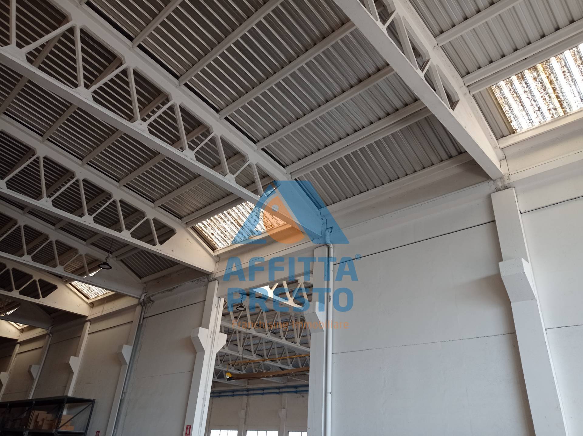 Immagine 11 di Capannone industriale in affitto  a Vinci