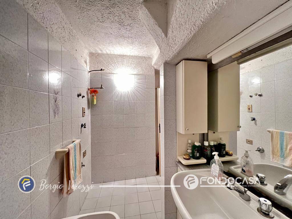 Immagine 39 di Casa indipendente in vendita  in Via San Sebastiano a Borgio Verezzi