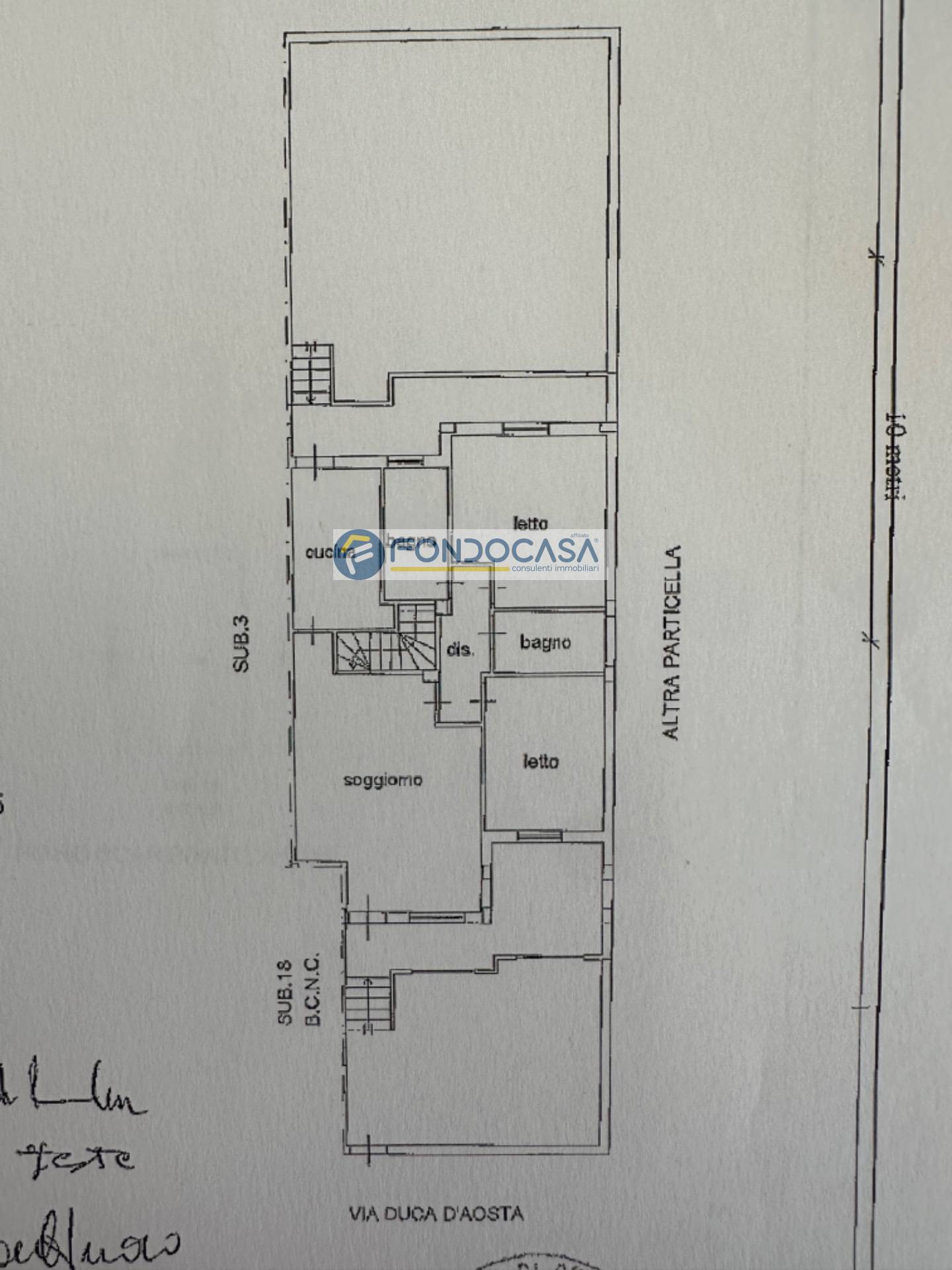 Immagine 25 di Villetta a schiera in vendita  in Via Duca DAosta 81 a Bagnolo Del Salento