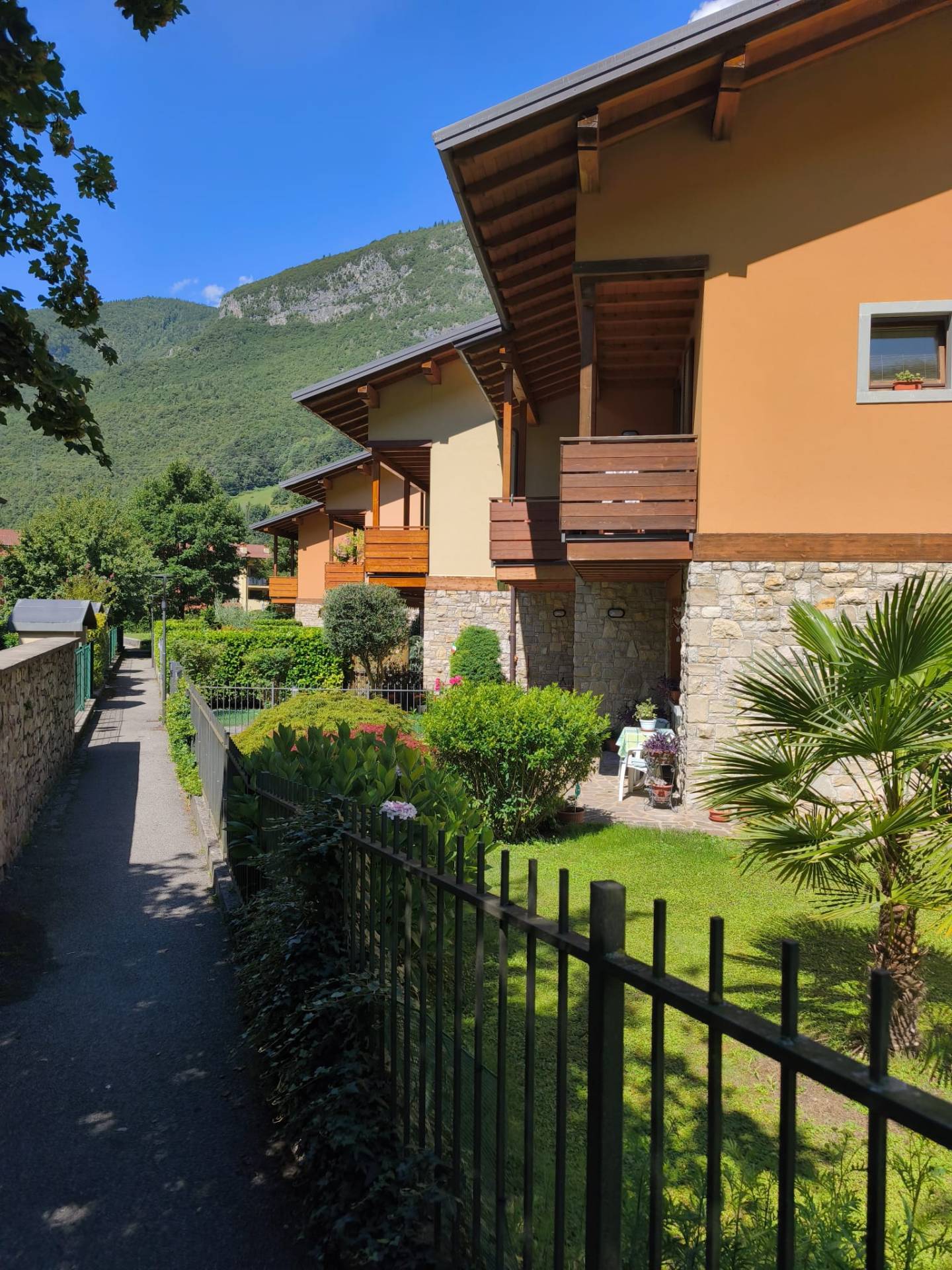 Immagine 2 di Villetta a schiera in vendita  in Via Madre Teresa di Calcutta 451 a Ardesio