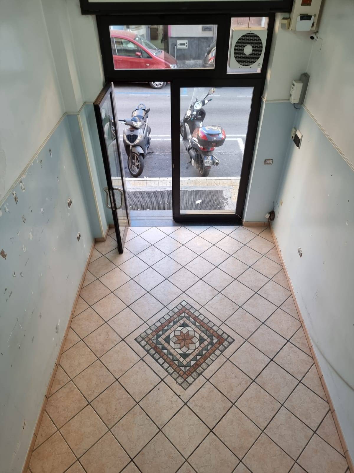 Immagine 5 di Locale commerciale in affitto  in via giovanni procida 12 a Angri