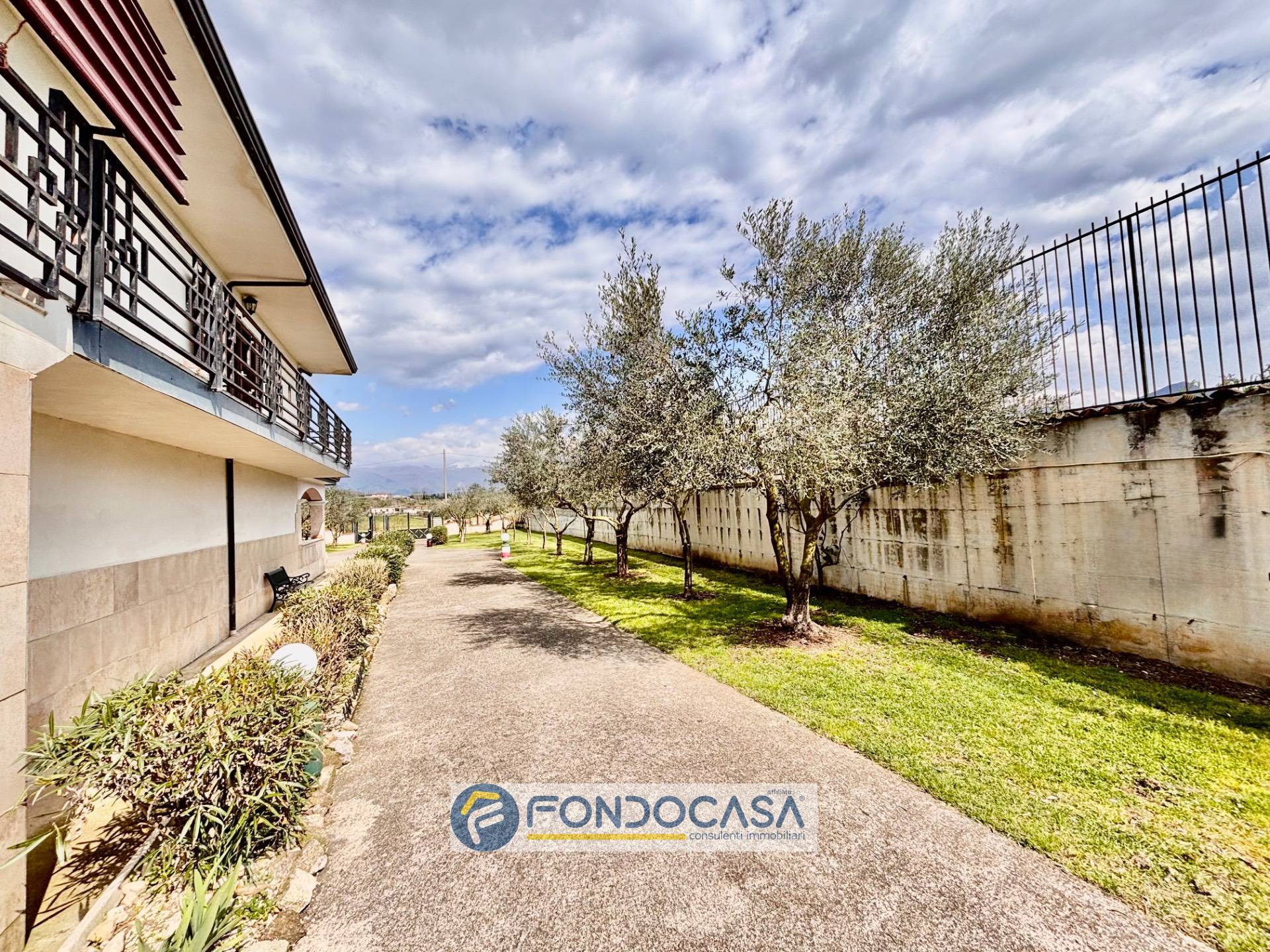 Immagine 4 di Villa in vendita  in via fraulisi a Alvignano