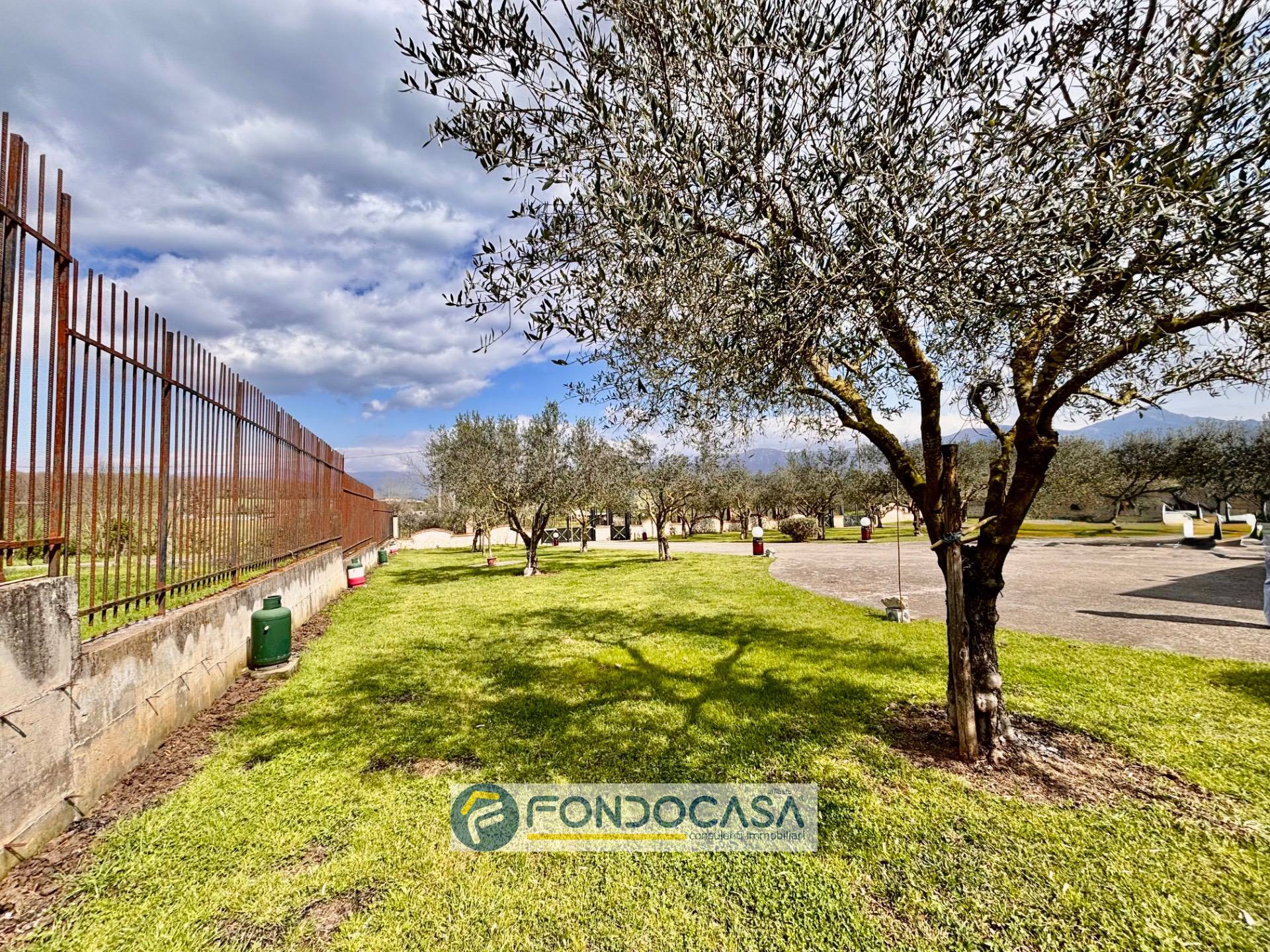 Immagine 12 di Villa in vendita  in via fraulisi a Alvignano