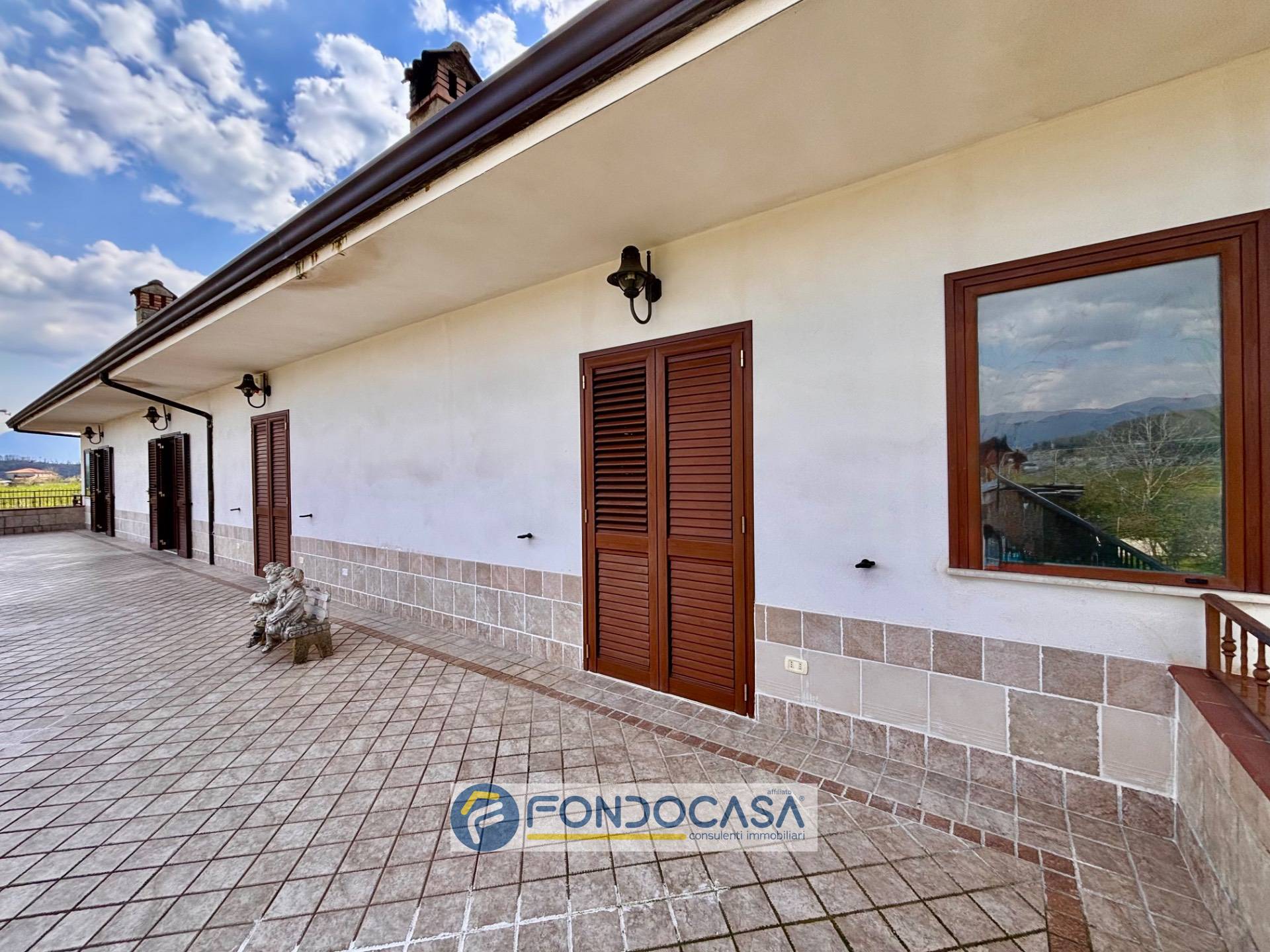 Immagine 21 di Villa in vendita  in via fraulisi a Alvignano