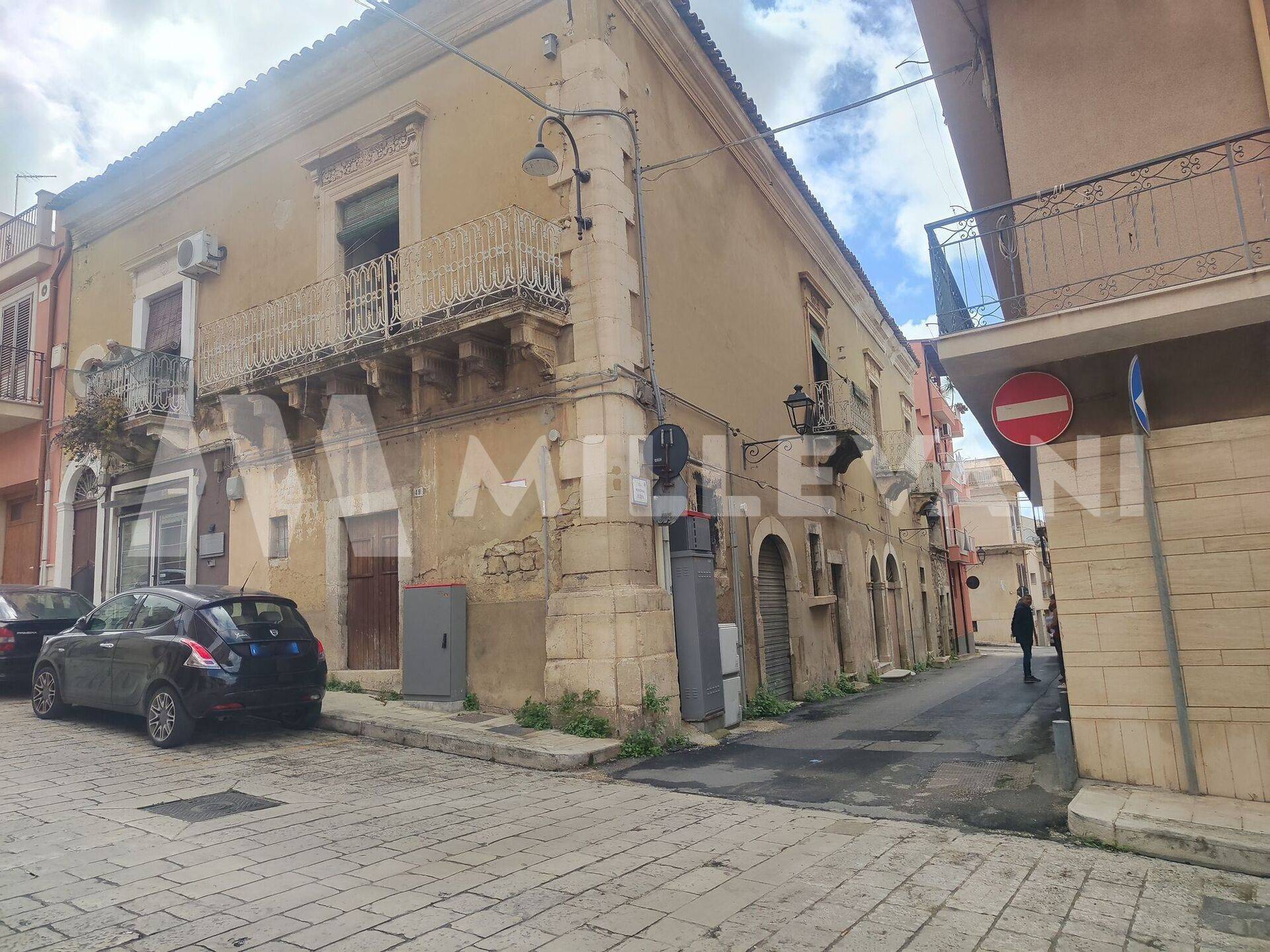 Immagine 1 di Albergo/B&B/Residence in vendita  in Via Principessa Elena 103 a Comiso