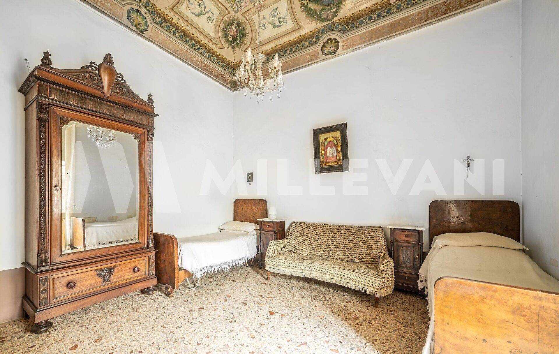 Immagine 17 di Albergo/B&B/Residence in vendita  in Via La Marmora a Vittoria