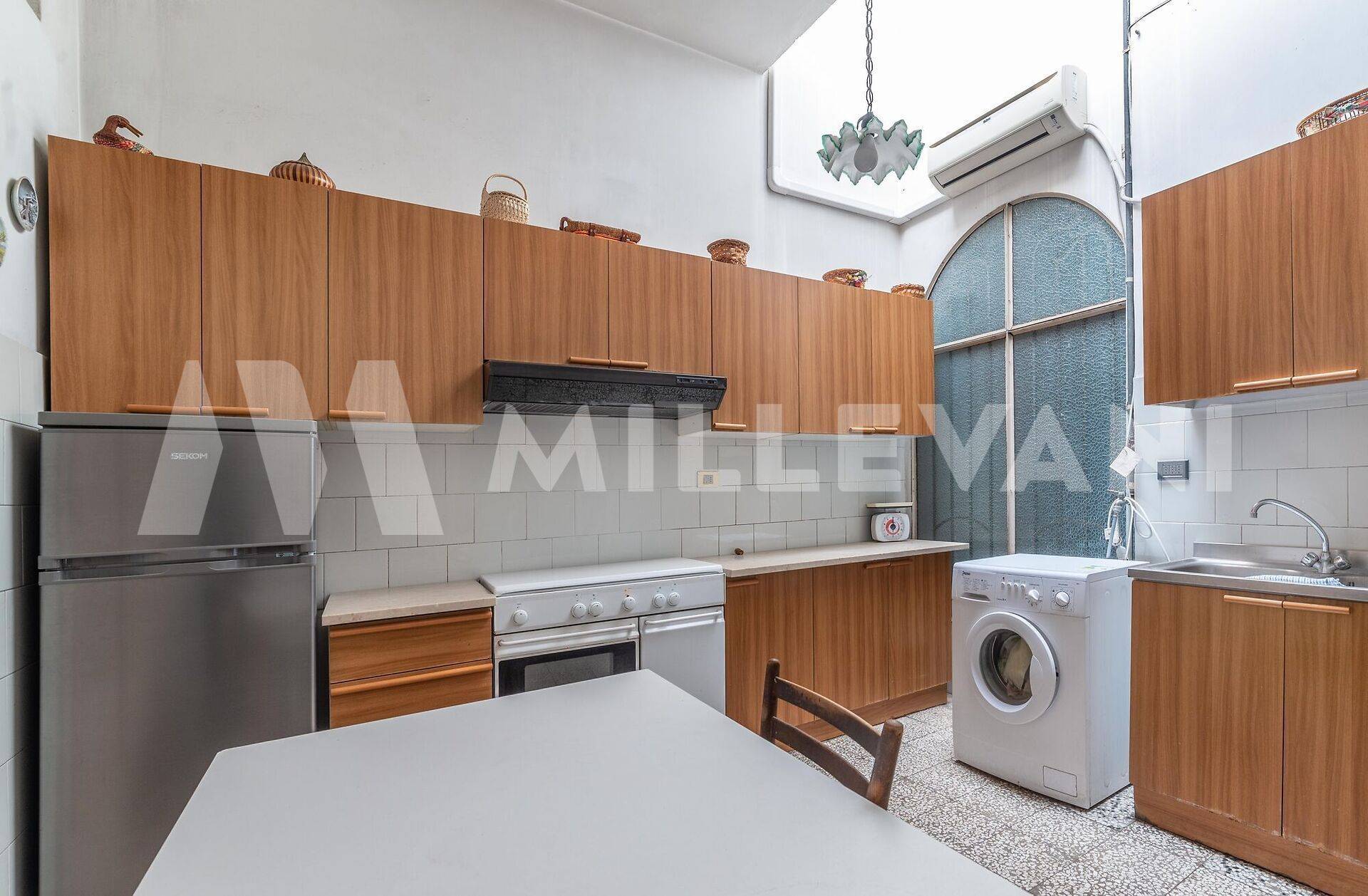 Immagine 26 di Albergo/B&B/Residence in vendita  in Via La Marmora a Vittoria