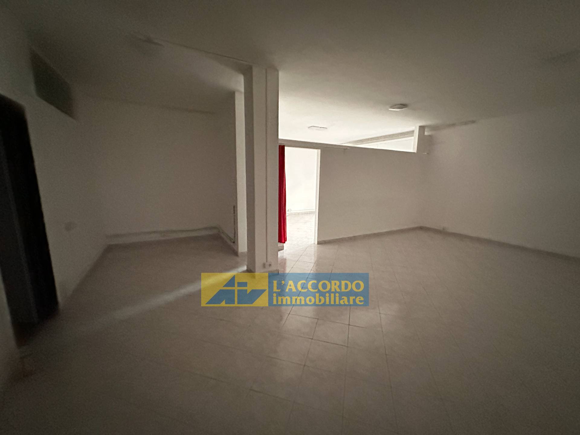 Immagine 13 di Locale commerciale in vendita  in via bellini 61 a Chieti