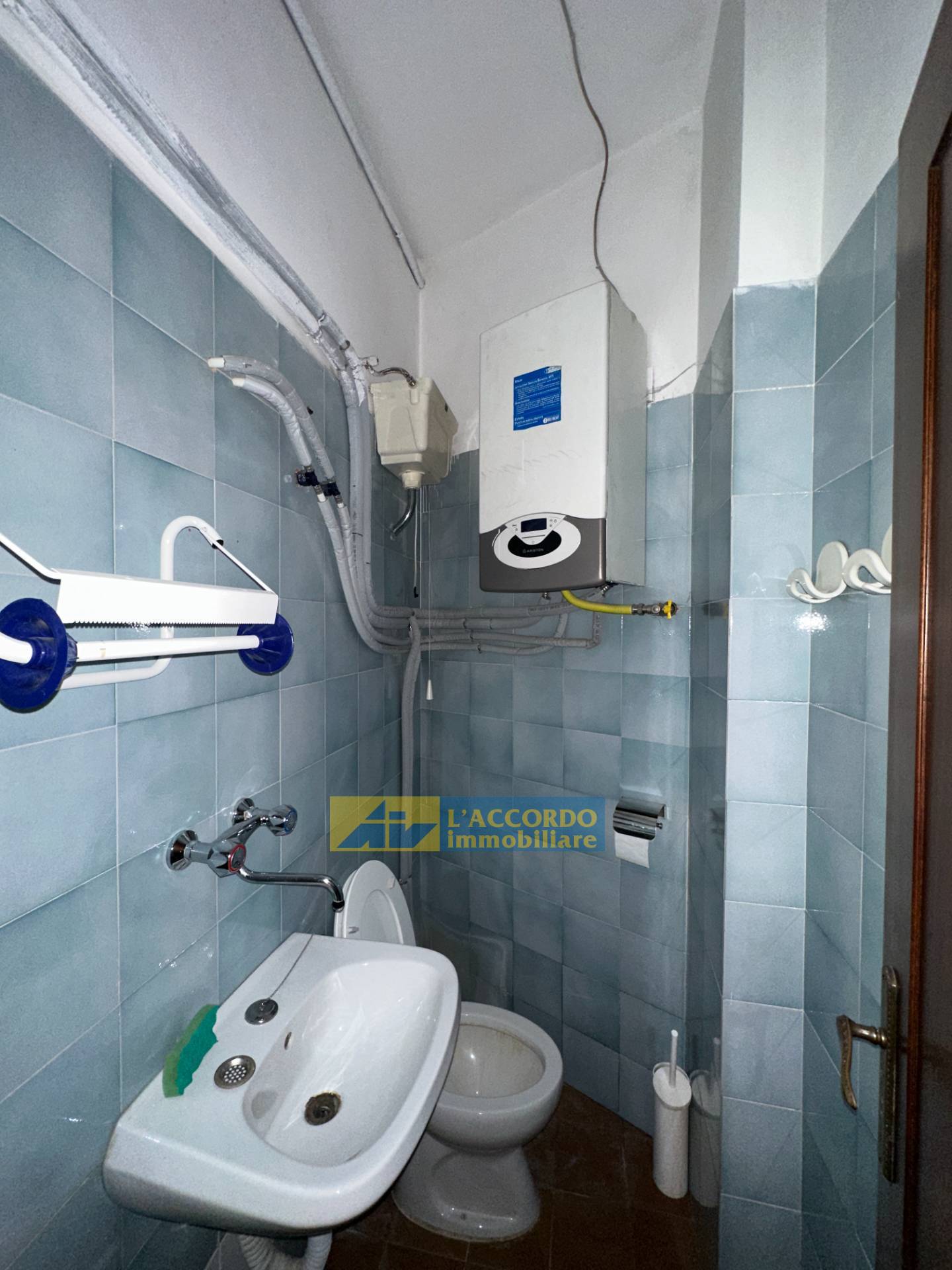 Immagine 19 di Locale commerciale in vendita  in via bellini 61 a Chieti