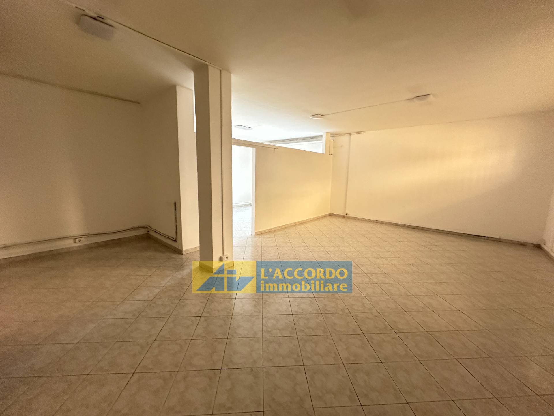 Immagine 8 di Locale commerciale in vendita  in via bellini 61 a Chieti