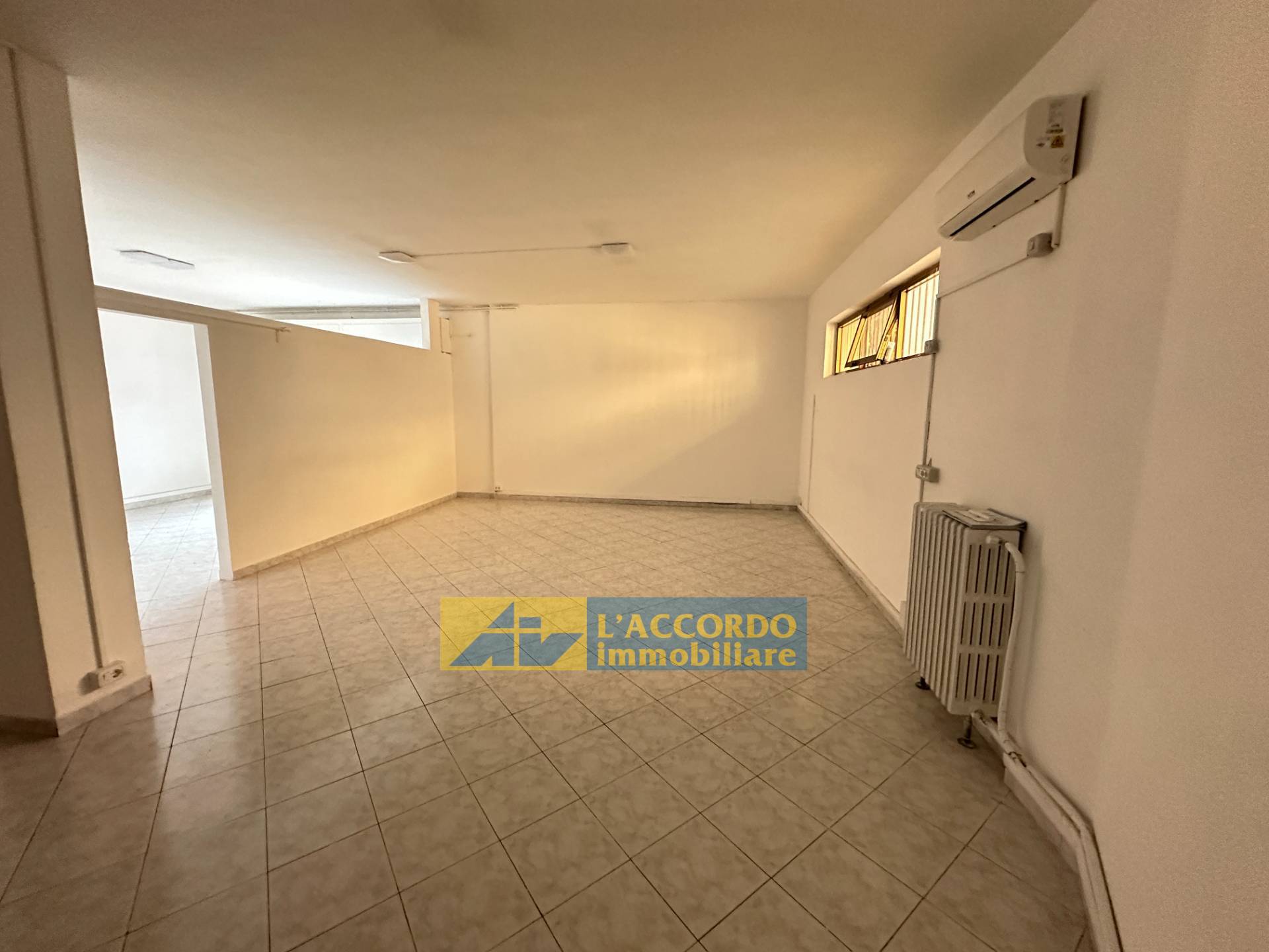 Immagine 9 di Locale commerciale in vendita  in via bellini 61 a Chieti