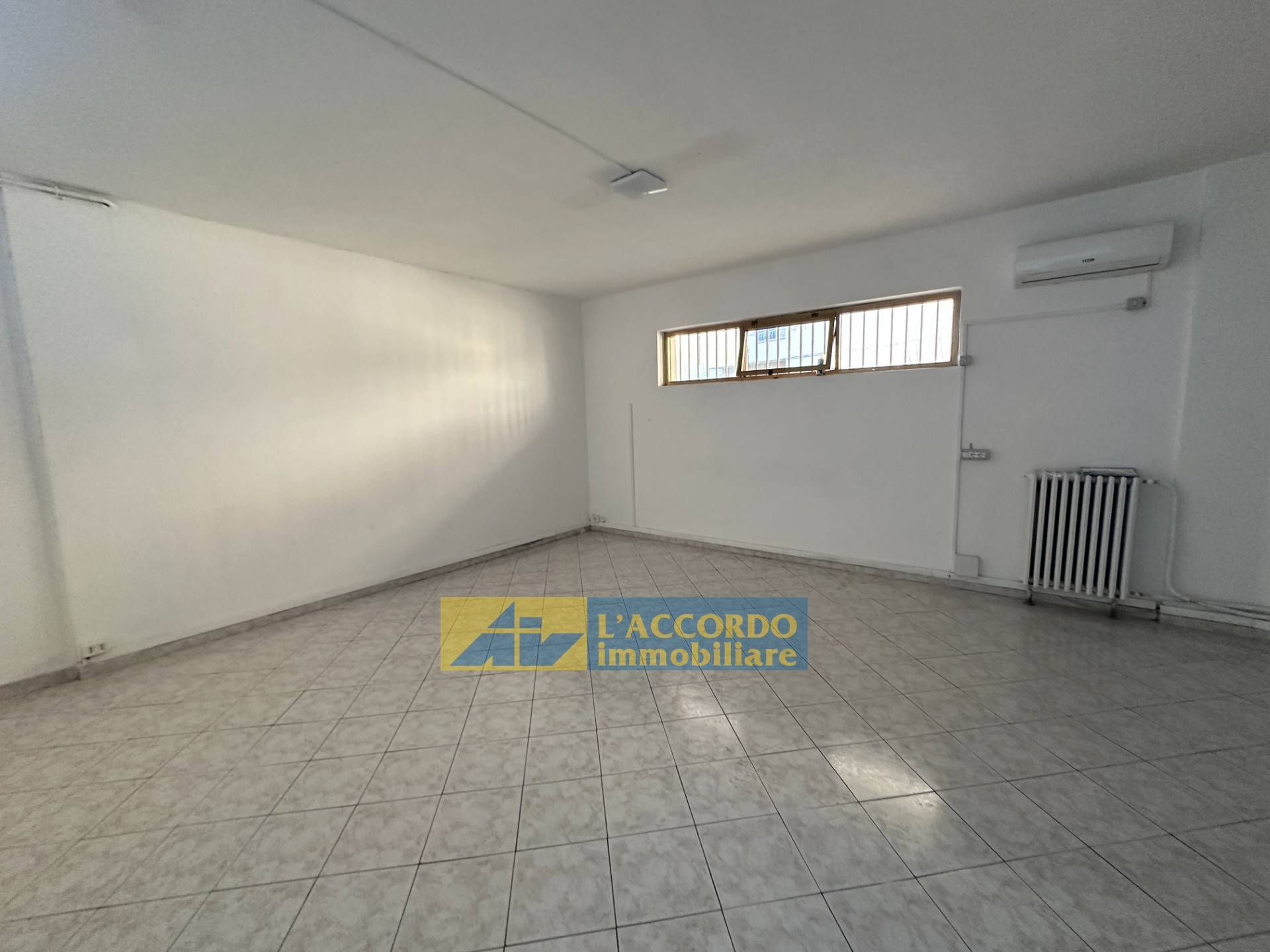 Immagine 17 di Locale commerciale in vendita  in via bellini 61 a Chieti