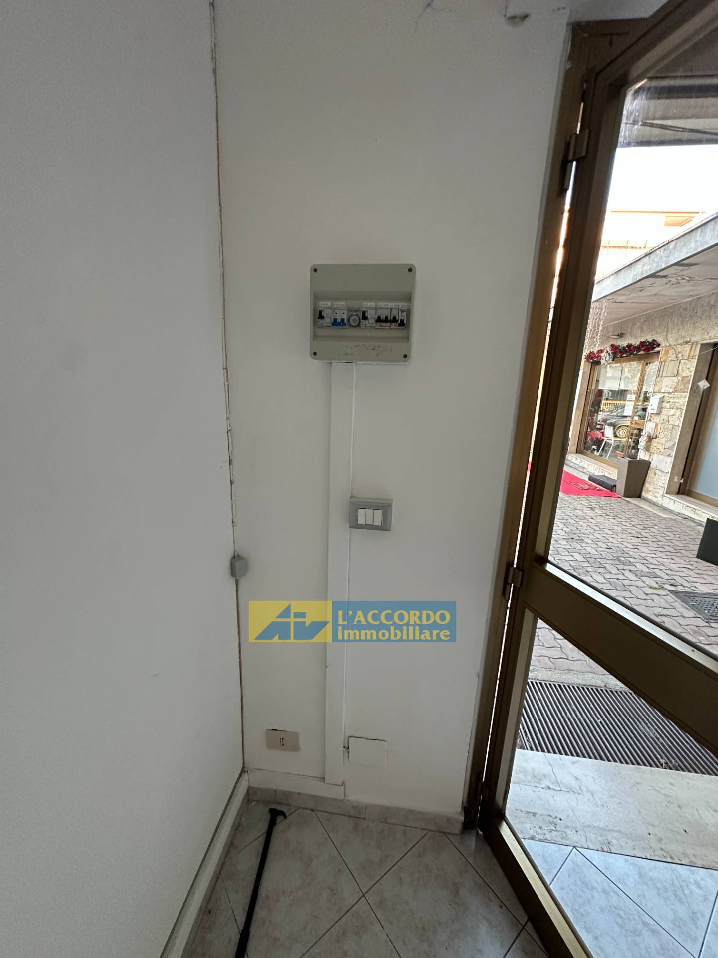 Immagine 16 di Locale commerciale in vendita  in via bellini 61 a Chieti