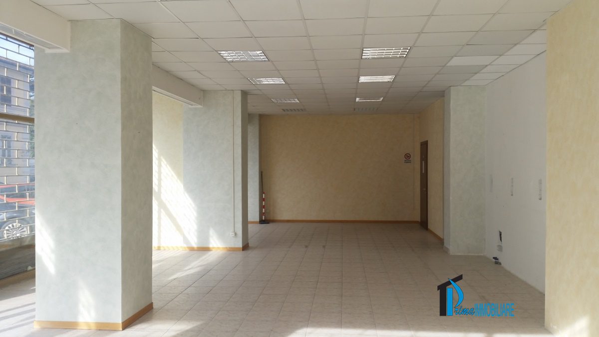 Immagine 3 di Negozio in affitto  a Terni