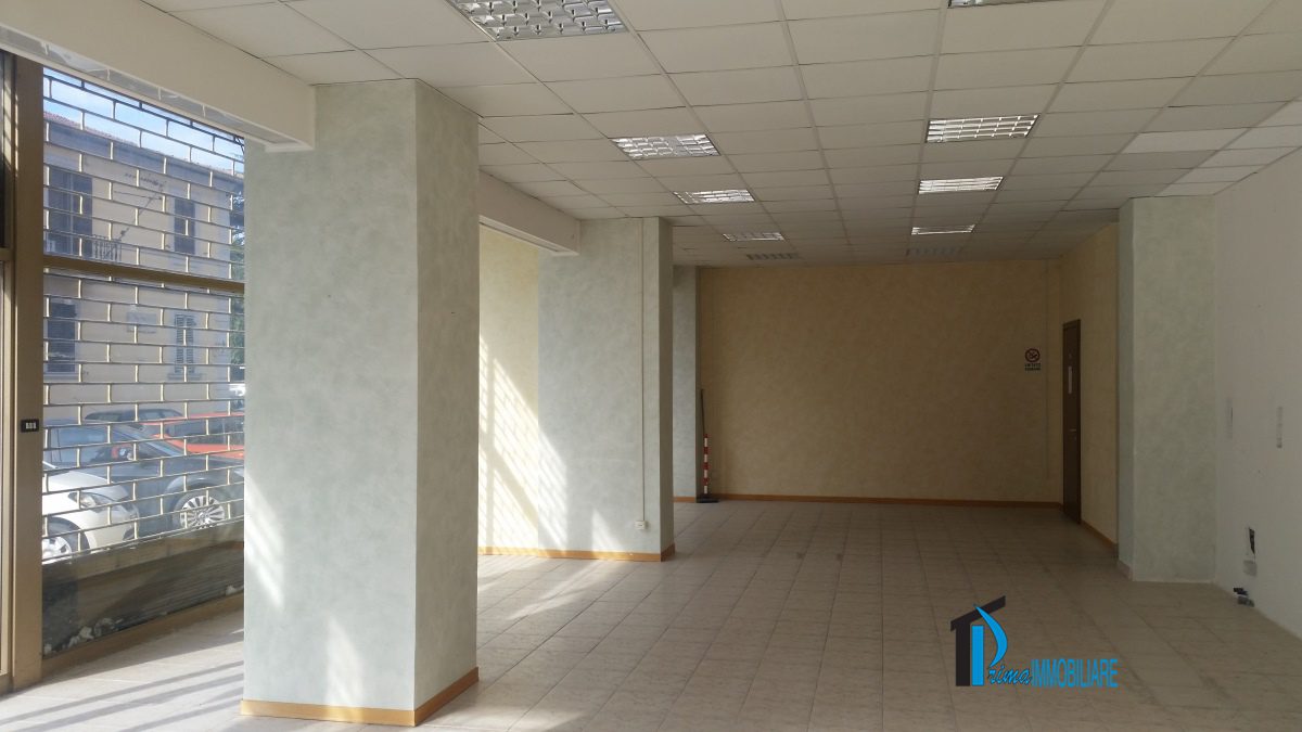 Immagine 5 di Negozio in affitto  a Terni